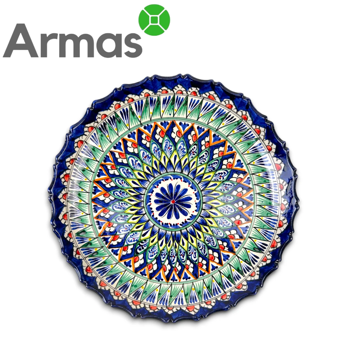 Узбекская тарелка с резным краем 35 см и цветочным орнаментом – вид спереди