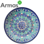 Uzbeku keramikas šķīvis ar zilzaļu ziedu rakstu un sarkaniem akcentiem