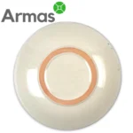 Šķīvja apakšpuse ar glazētu virsmu un neglazētu pamatni