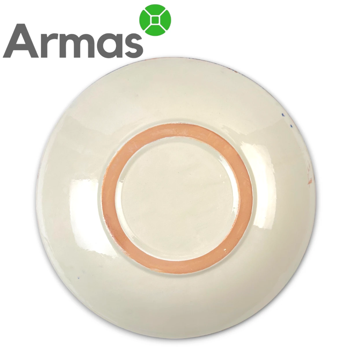 Šķīvja apakšpuse ar glazētu virsmu un neglazētu pamatni