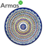 Uzbeku keramikas šķīvis ar zilu ziedu motīvu un raibu ornamentu