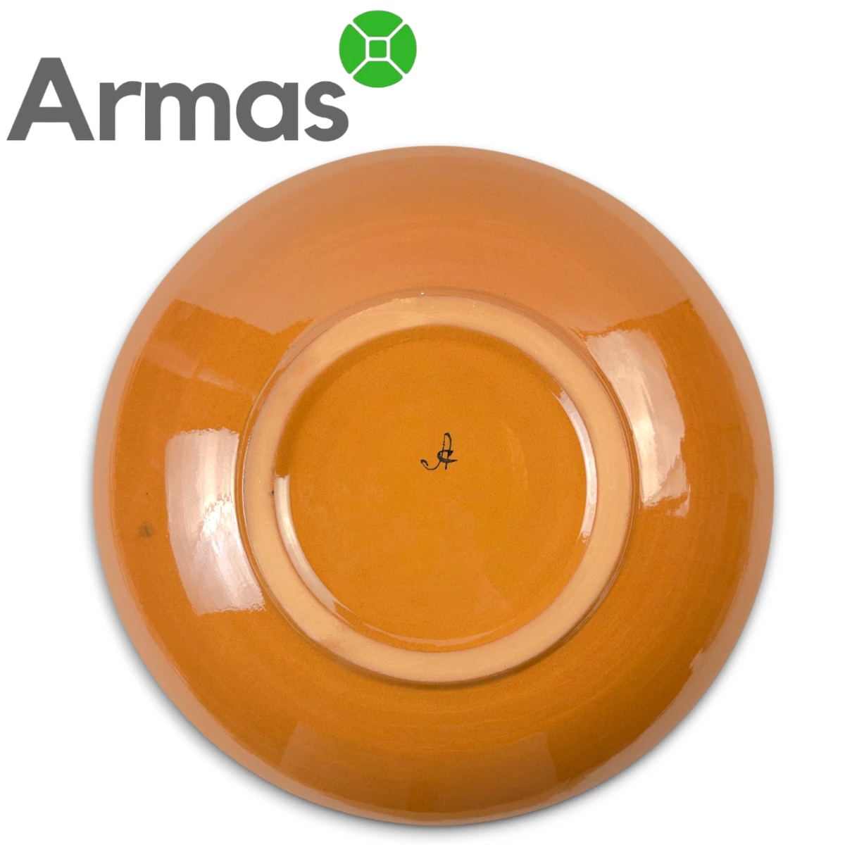 Keramikas šķīvja aizmugure – roku darbs